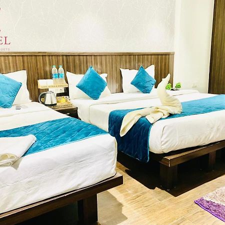 Qotel Hotel Rajouri Garden Above Ritu Marbles, Near Rajouri Garden Metro Station-Couple Friendly Nueva Delhi Exterior foto