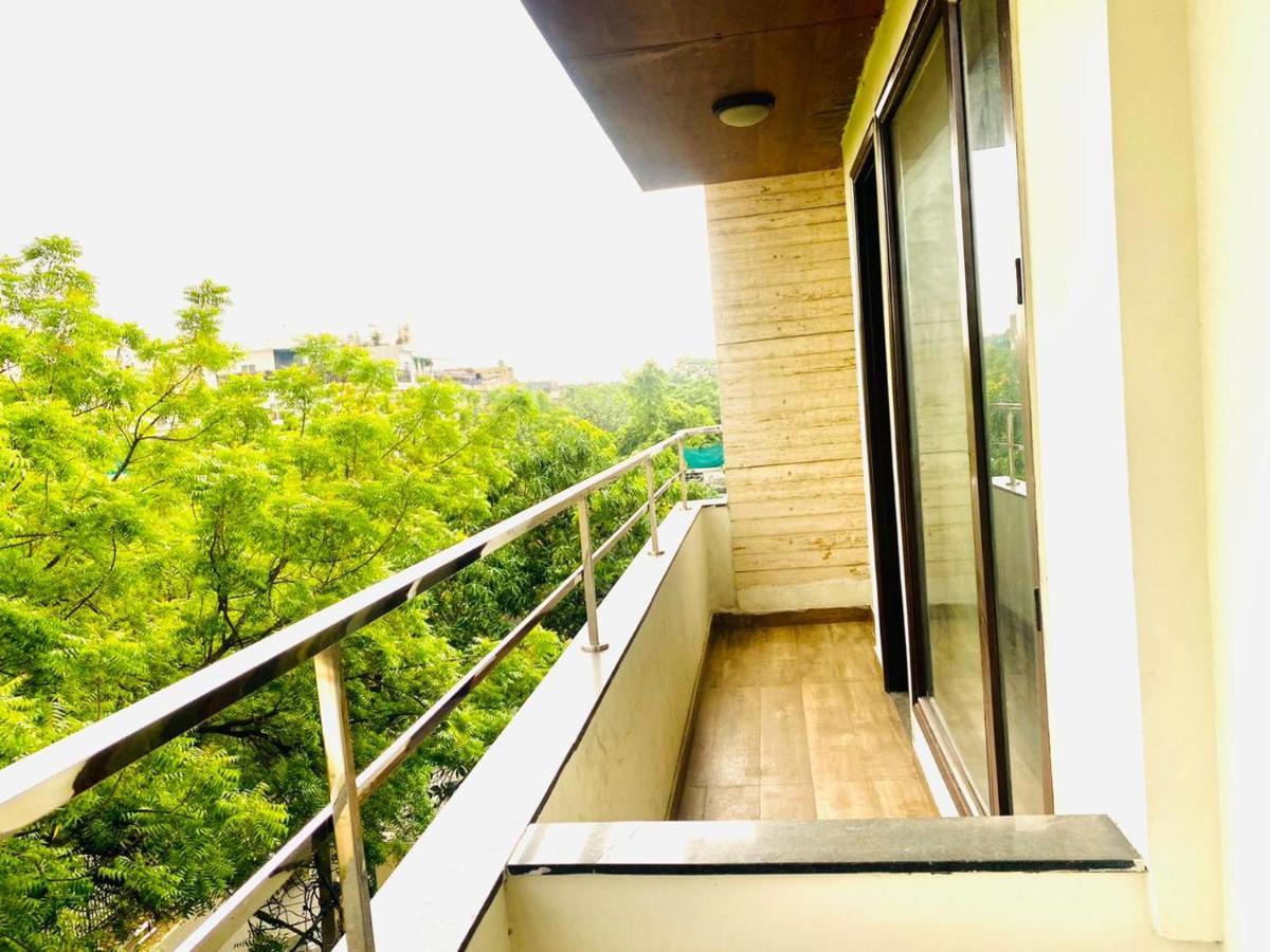 Qotel Hotel Rajouri Garden Above Ritu Marbles, Near Rajouri Garden Metro Station-Couple Friendly Nueva Delhi Exterior foto