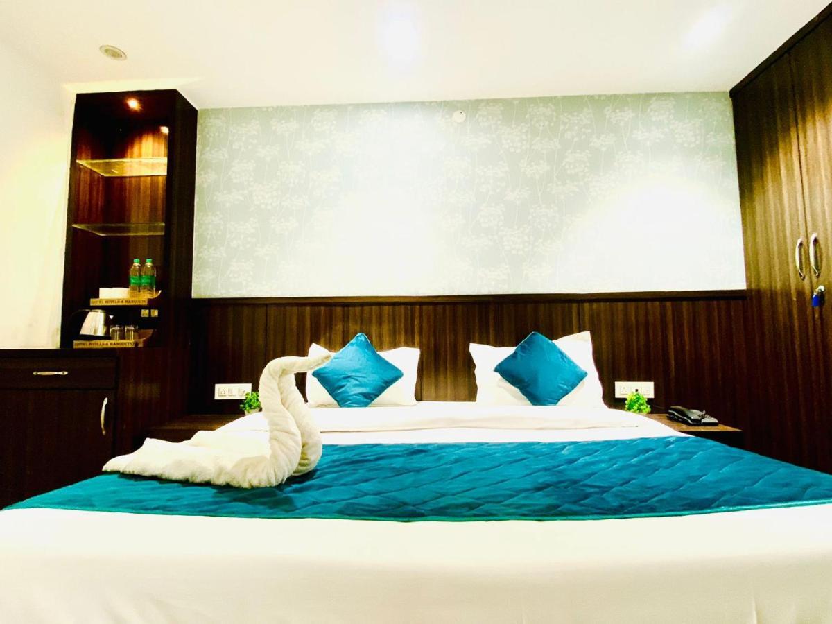 Qotel Hotel Rajouri Garden Above Ritu Marbles, Near Rajouri Garden Metro Station-Couple Friendly Nueva Delhi Exterior foto